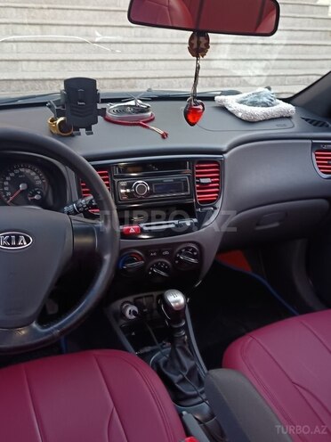 Kia Rio-5