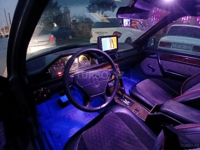 Mercedes 200 D-3