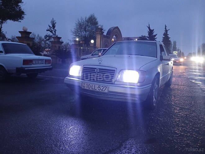 Mercedes 200 D-7