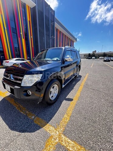 Mitsubishi Pajero-2