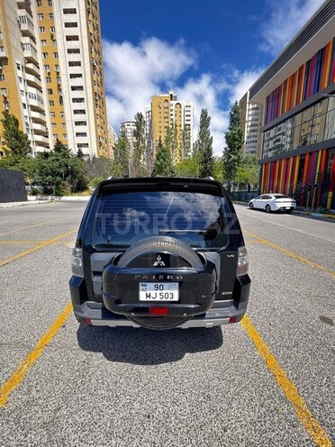 Mitsubishi Pajero-5