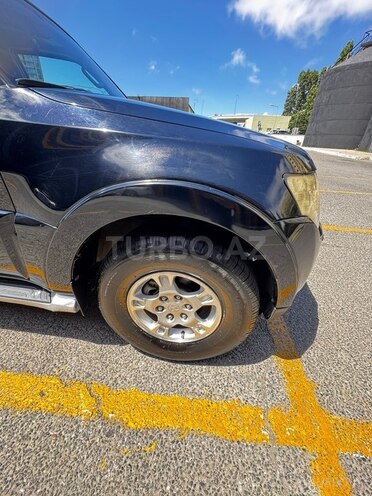 Mitsubishi Pajero-4