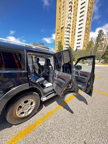 Mitsubishi Pajero-8