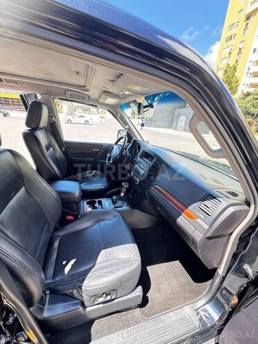 Mitsubishi Pajero-7