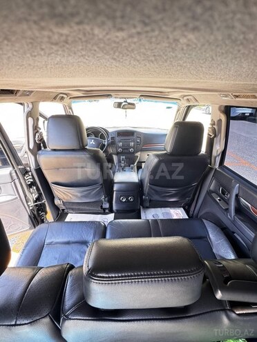 Mitsubishi Pajero-9