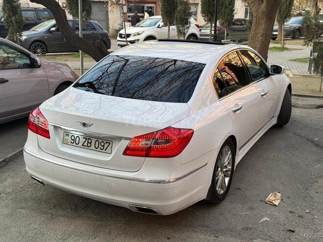 Hyundai Genesis-4