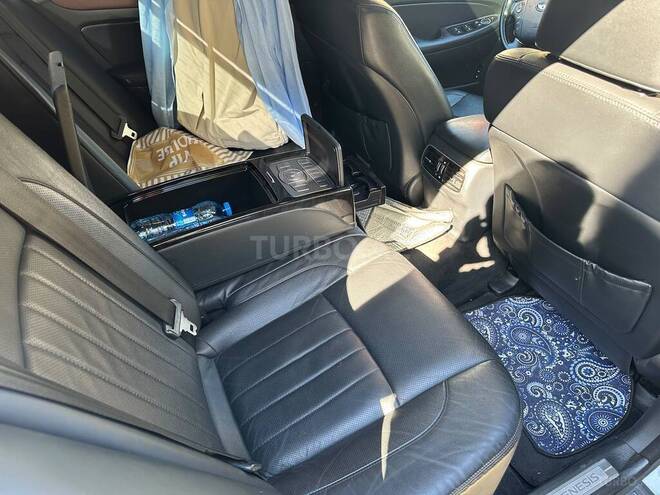 Hyundai Genesis-19