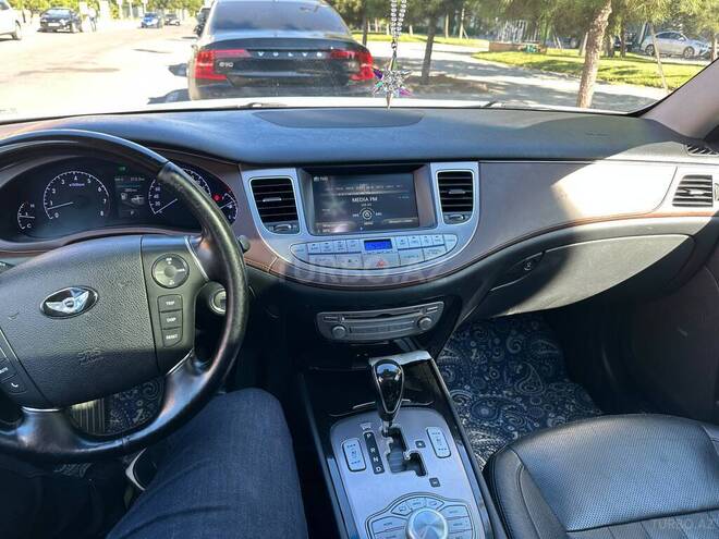 Hyundai Genesis-17