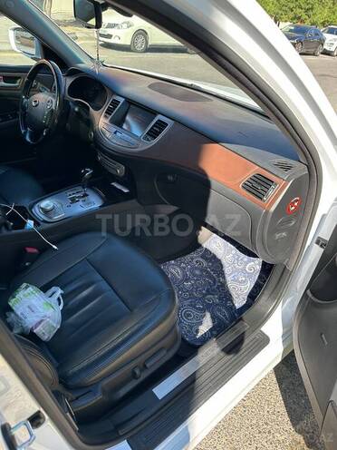 Hyundai Genesis-18