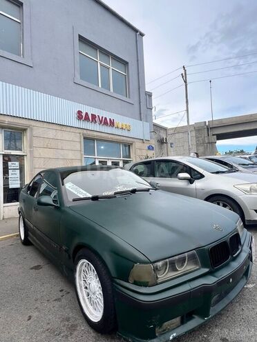 BMW 318-8