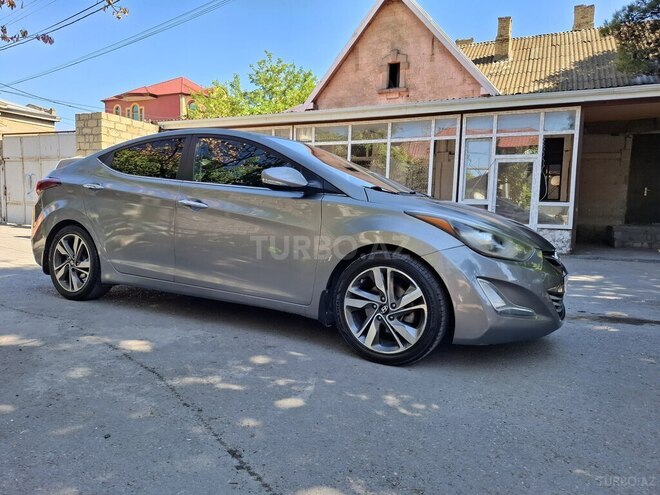 Hyundai Elantra-4