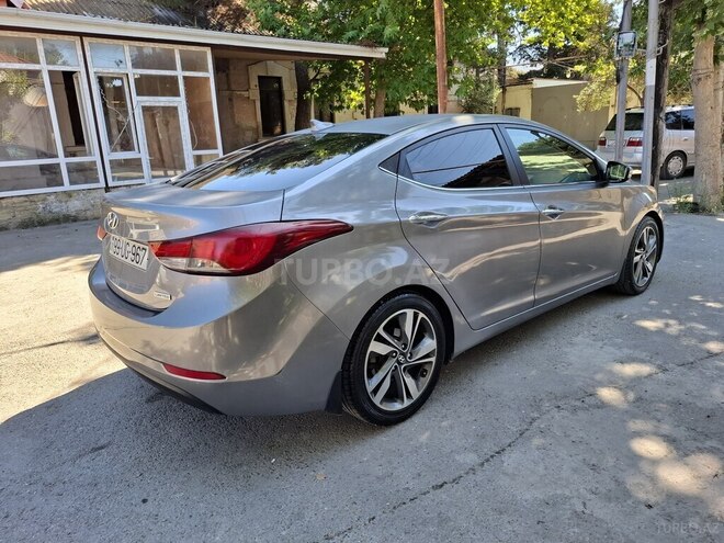 Hyundai Elantra-6