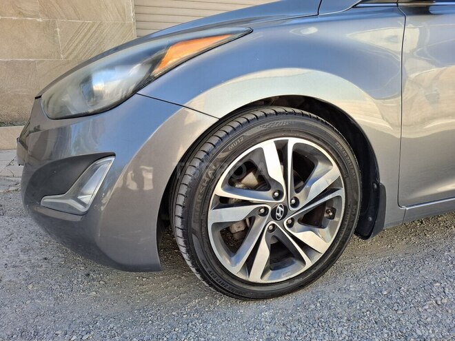 Hyundai Elantra-8