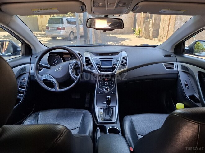 Hyundai Elantra-10