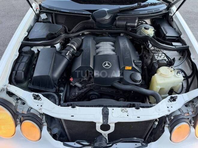 Mercedes E 240-16