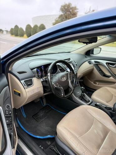 Hyundai Elantra-6