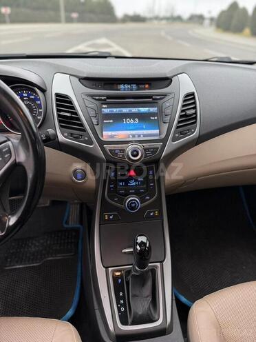 Hyundai Elantra-8