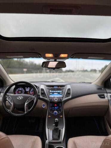 Hyundai Elantra-11