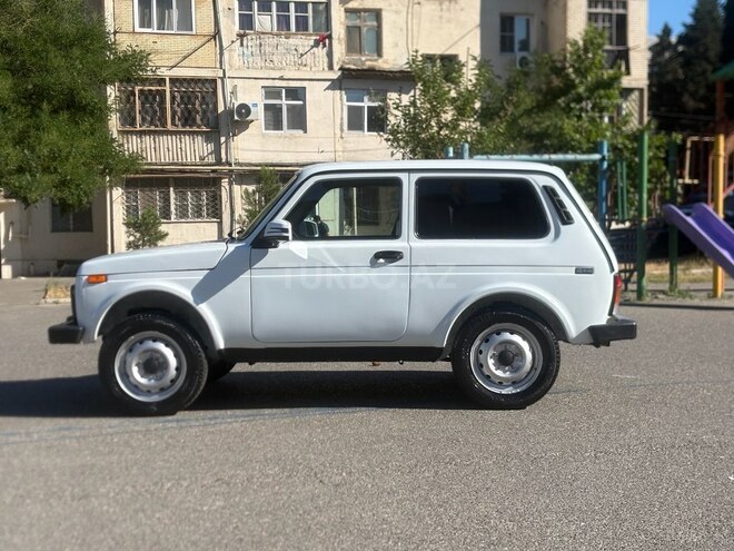 LADA (VAZ) Niva-11