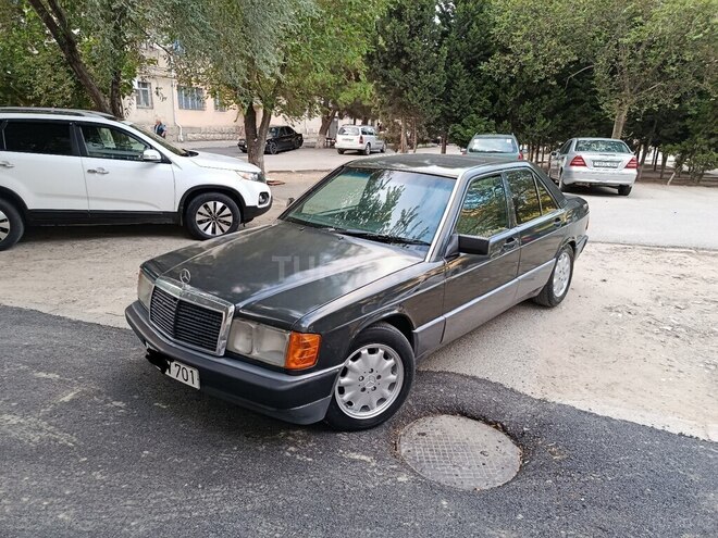 Mercedes 190-8