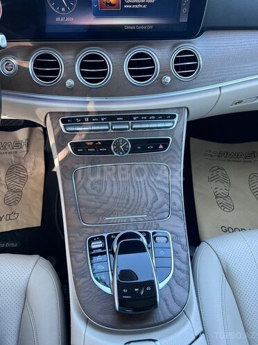 Mercedes E 300-14