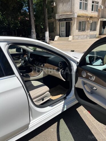 Mercedes E 300-11