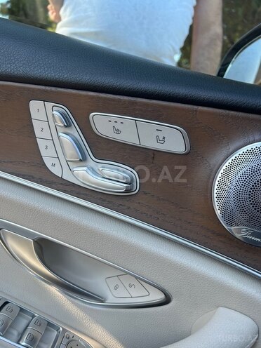 Mercedes E 300-13