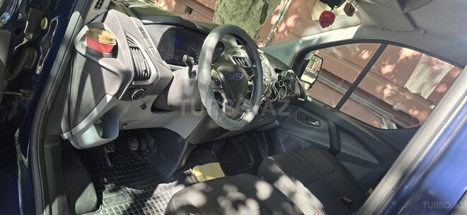 Ford Tourneo Custom-9