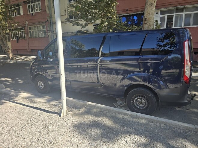 Ford Tourneo Custom-12