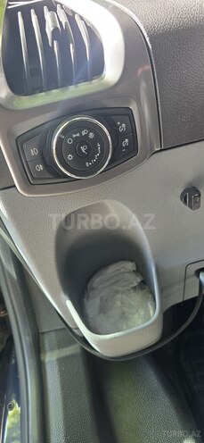 Ford Tourneo Custom-8