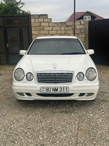 Mercedes E 240-1