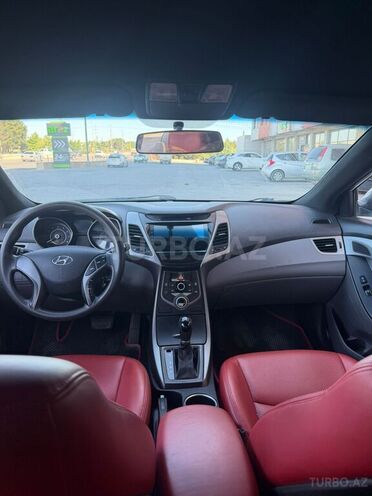 Hyundai Elantra-5