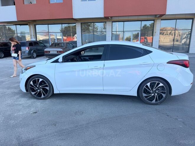 Hyundai Elantra-3