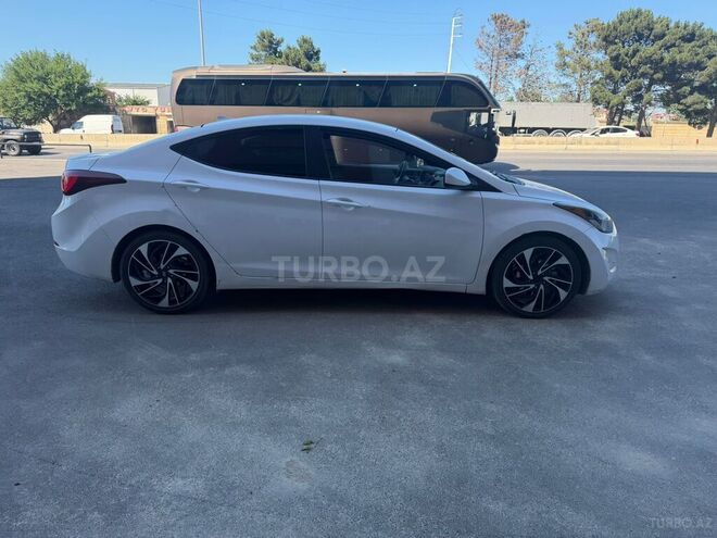 Hyundai Elantra-4