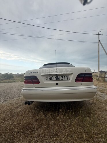 Mercedes E 240-2