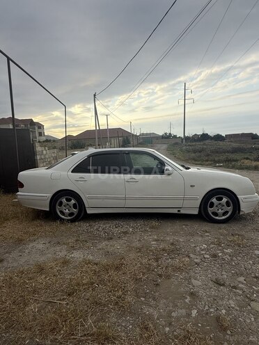 Mercedes E 240-7