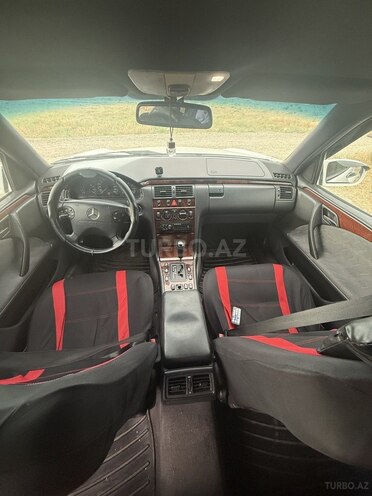 Mercedes E 240-3