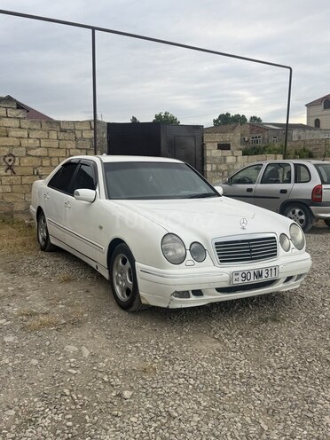 Mercedes E 240-5