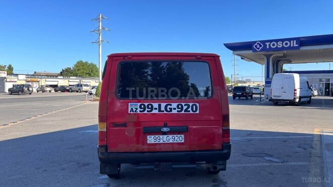 Ford Transit-2