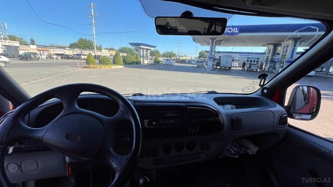 Ford Transit-9