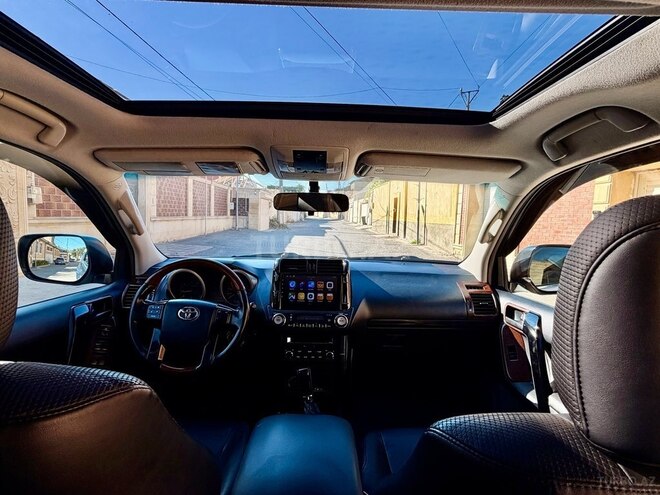 Toyota Land Cruiser Prado-3