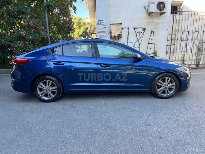 Hyundai Elantra-3