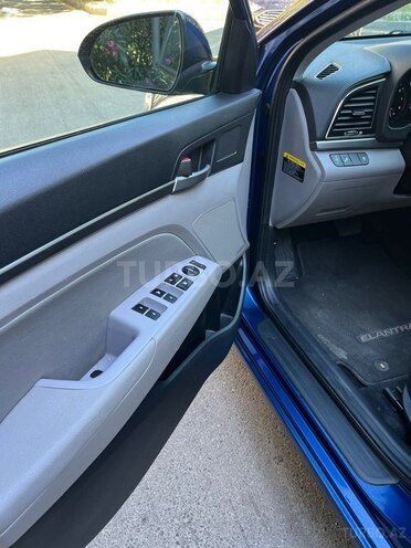 Hyundai Elantra-10