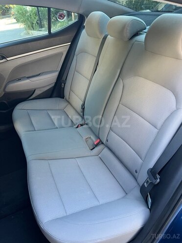 Hyundai Elantra-17