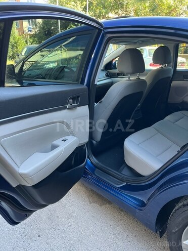 Hyundai Elantra-16
