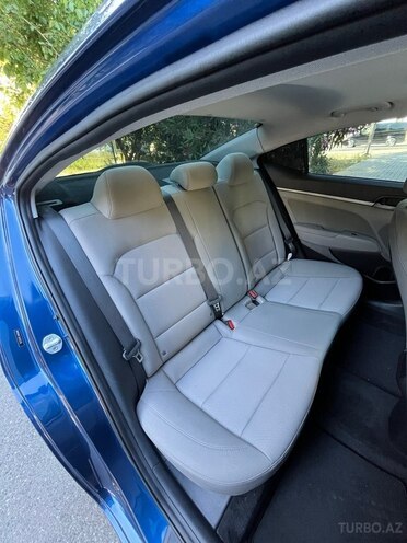 Hyundai Elantra-15