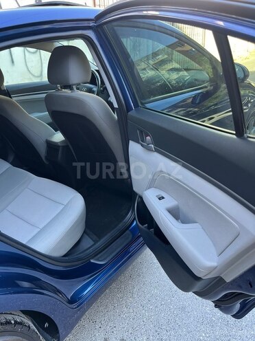 Hyundai Elantra-14