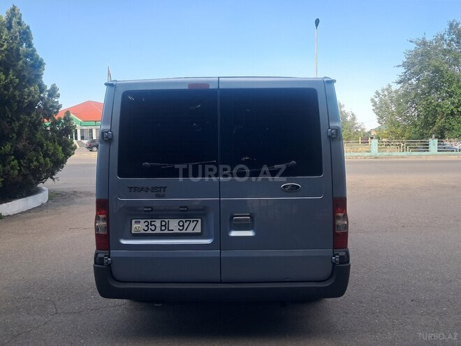 Ford Transit-9