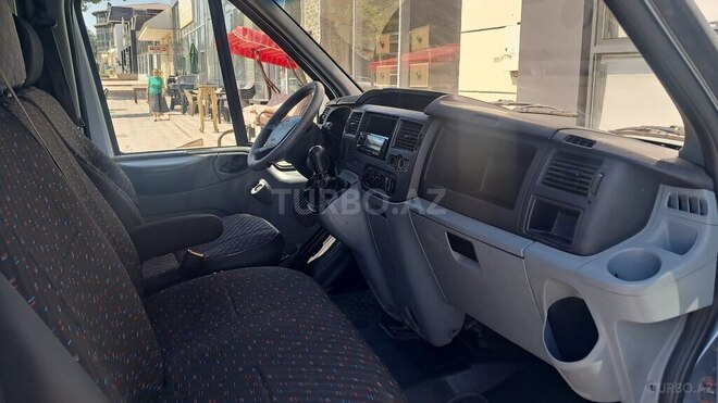 Ford Transit-12