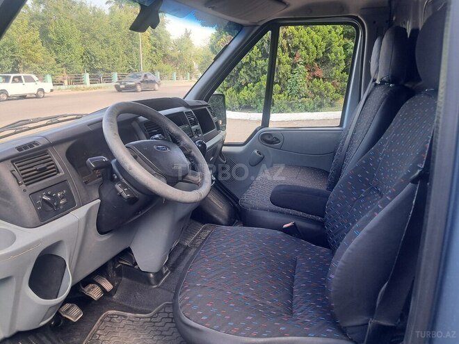 Ford Transit-11